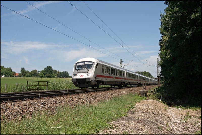 Steuerwagen vorraus ist der IC 2295 von Frankfurt(Main)Hbf nach Salzburg Hbf unterwegs. (10.07.2008)