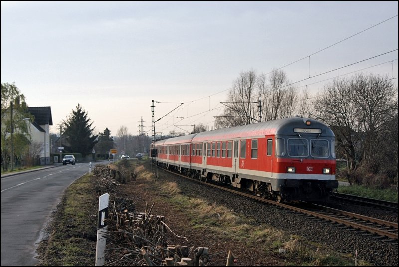 Steuerwagen vorraus ist eine RB59  HELLWEGBAHN  zwischen Dortmund-Aplerbeck und Dortmund-Slde unterwegs. (30.12.2008)

