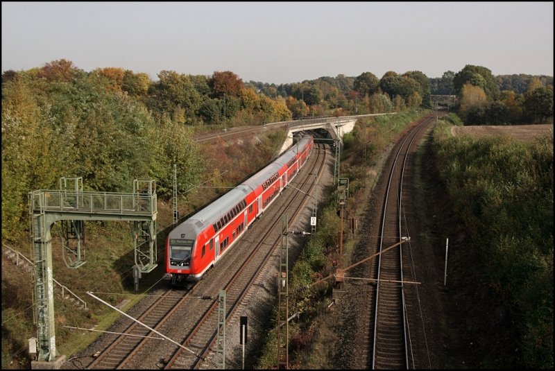 Steuerwagen vorraus ist RE4 (RE 10418)  WUPPER-Express  nach Aachen Hbf unterwegs. (13.10.2008)