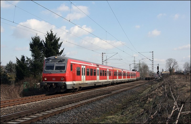 Steuerwagen vorraus ist eine S5 nach Dortmund Hbf unterwegs. (07.03.2009)
