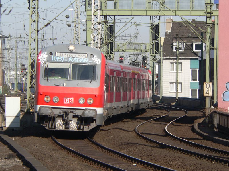 Steuerwagenzug der Linie S6 nach Essen Hbf am 11.3.2007 in Kln. Leider war der Zug etwas beschmiert.