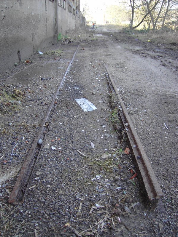stillgelegte Feldbahnstrecke entlang der zuk�nftigen Neissetrassen Guben