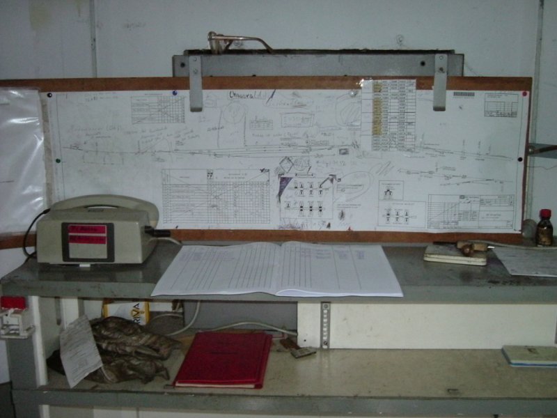 Stillleben im Fernsprechh�uschen des bahnhof Hirschau. (Strecke Amberg-Schnaittenbach, 07.05.2007)