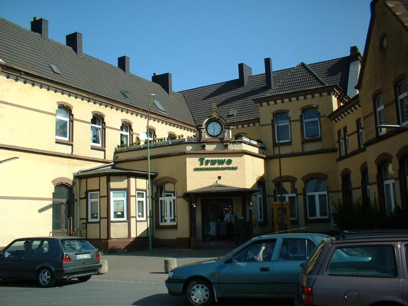 Stolberger Rhld HBF bei Aachen,heute befindet sich im Gebude eine Firma.Der Bahnhof liegt auf der Strecke Aachen - Kln