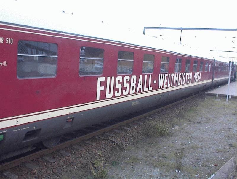 Stolz auf den deutschen Gewinn der Fuball-WM im Jahre 1954 war natrlich auch der damals ganz moderne VT 08.