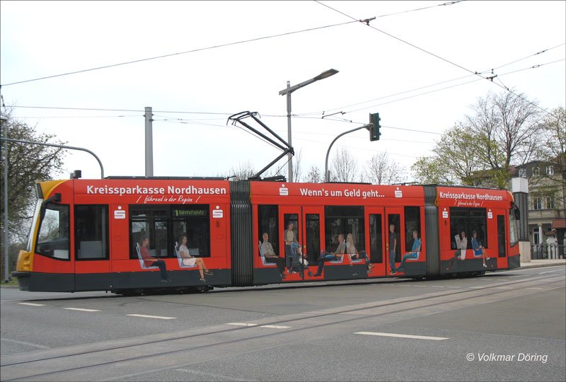 Straenbahn Linie 1 zum Bahnhofsplatz als Werbetrger fr Kreissparkasse Nordhausen, 09.04.2007
