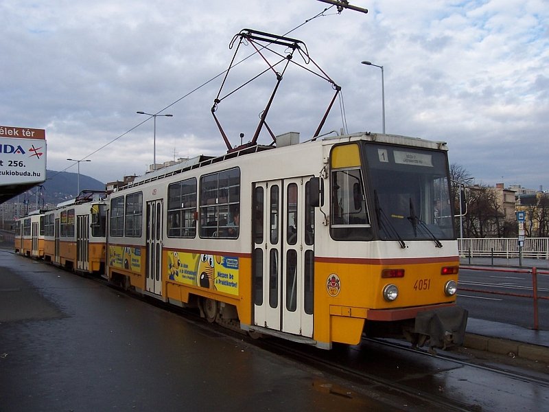 Straenbahn 4051 Tatra T5C5 der BKV Budapest am 18.01.2007 in Budapest - Aprad Hid, die Zge wurden 1980 bis 1985 in Betrieb genommen.