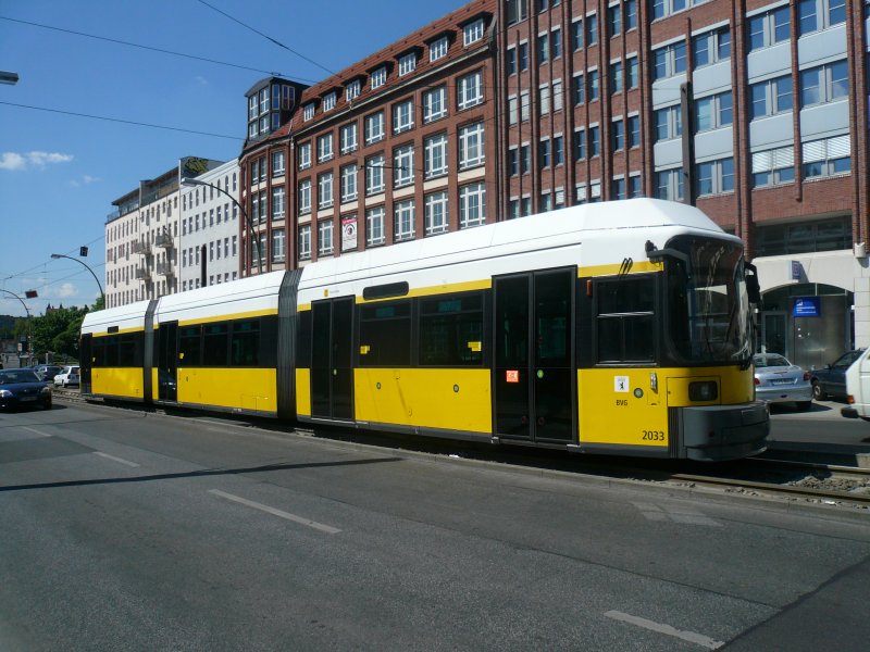 Stra�enbahn am 10.5.2008 bei der Station Warschauer Stra�e