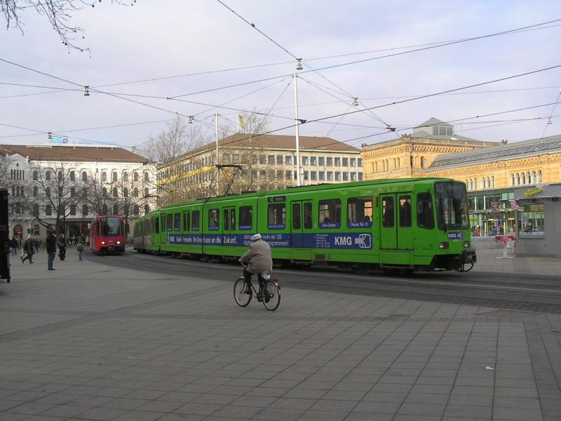 Straenbahn am Bahnhofsvorplatz vom Hauptbahnhof! 