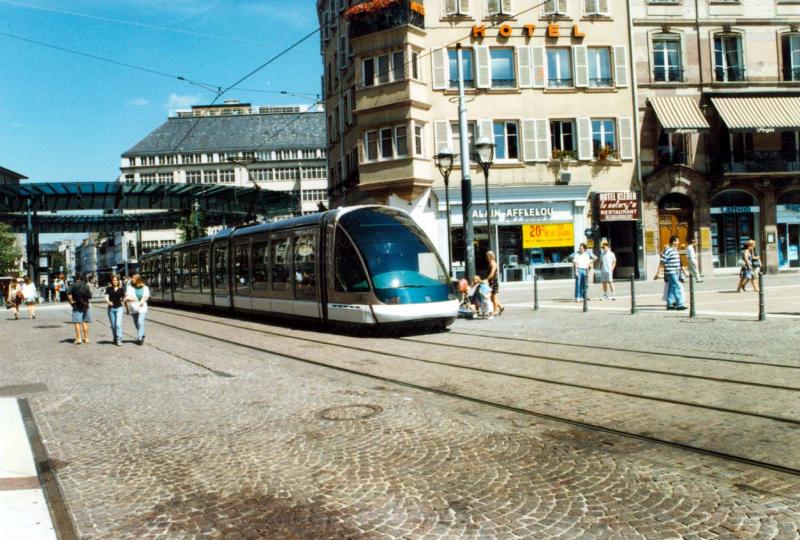 Strassenbahn an der zentrale Haltestelle  Homme de Fer  August 1997