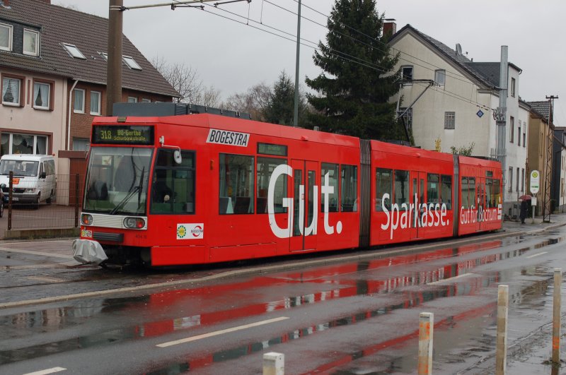 Stra�enbahn der BOGESTRA mit der Nummer 404 B versehen mit Werbung der Sparkasse Bochum wartet am 25.02.2007 bei regnerischem Wetter am Endpunkt der Linie 318 in Bochum-Gerthe an der Sch�rbankstra�e auf den n�chsten Einsatz.