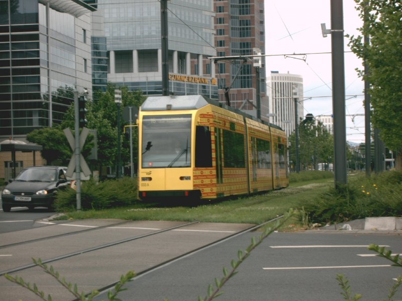 Stra�enbahn in Frankfurt (am Messeturm)