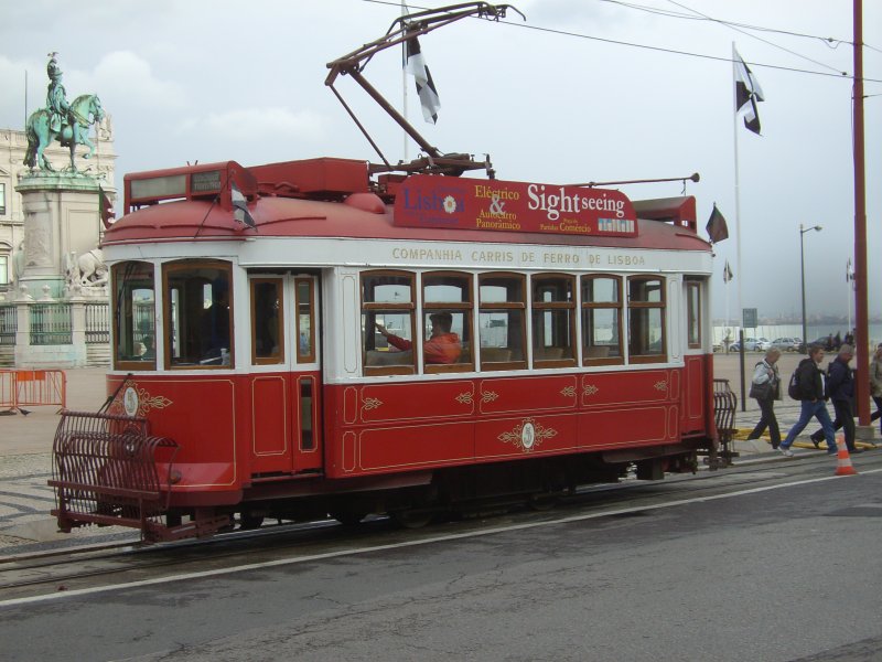 Straenbahn fr Besichtigungsfahrten fr Touristen in Lissabon. (Mrz 2008)