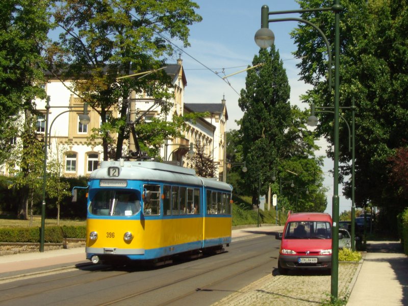 Straenbahn Gotha: Straenbahn Triebwagen Nummer 396 kurz vor Erreichen der Haltestelle Hauptbahnhof. Datum: 06.08.2008.