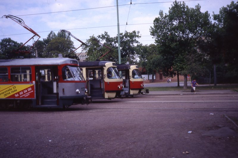 Straenbahn in Halle, Endstation Heide. Heute ist Station mit Endhaltestelle Krllwitz verbunden.( Mitte der 90ziger Jahre)