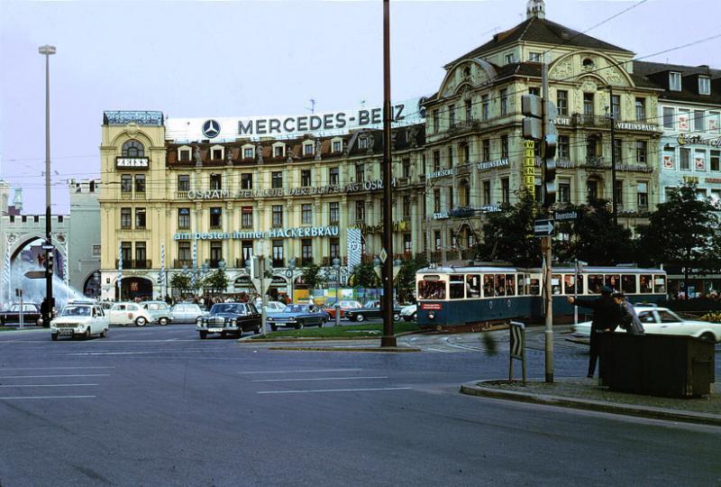 Straenbahn-Linie 29 auf dem Stachus in Mnchen 1973.