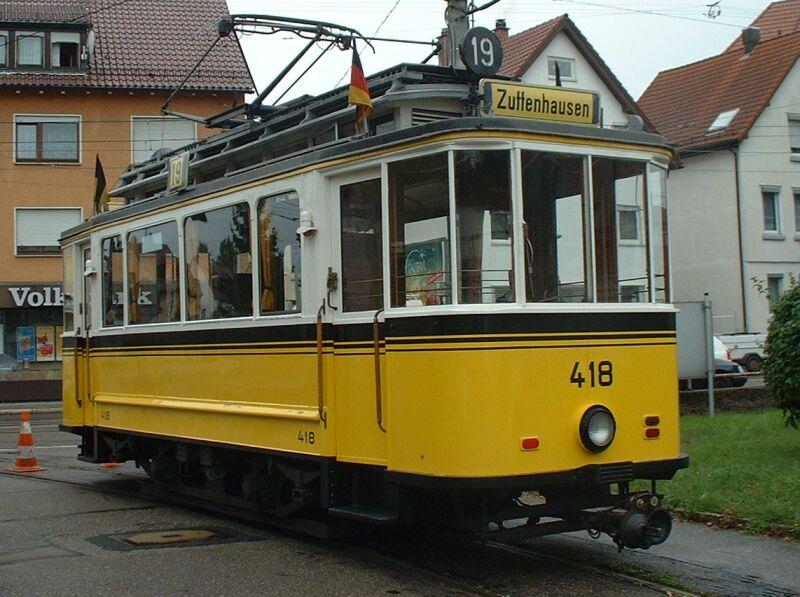 Straenbahn Nr. 418 am 19.09.2004 vor dem Straenbahn-Museum Stuttgart-Zuffenhausen.