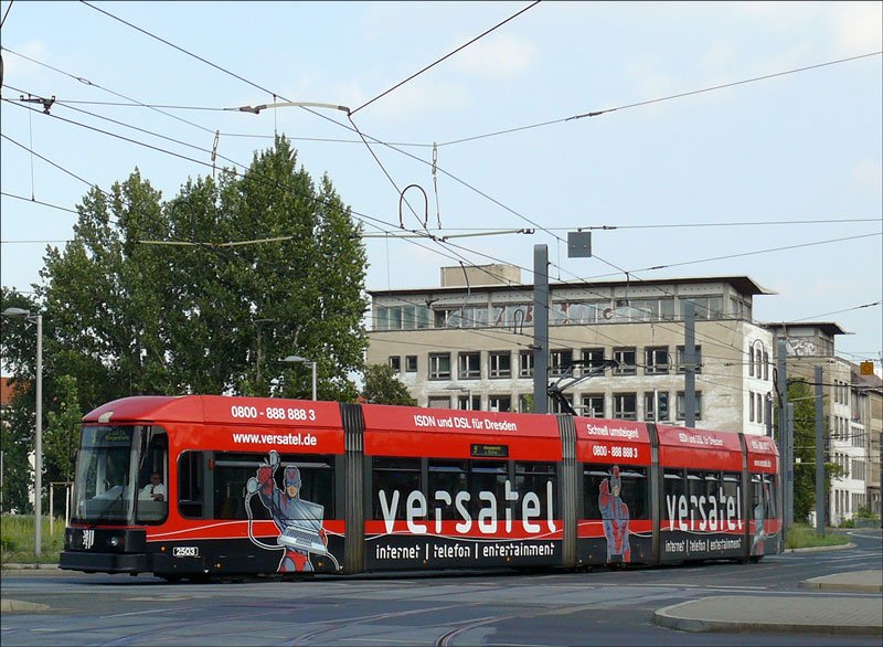 Straenbahn Tw 2503 der DVB AG Typ  NGT6DD mit Vollwerbung fr versatel  ISDN und DSL fr Dresden internet telefon entertainment  als Linie 9 nach Kaditz Riegelplatz; 26.08.2007
