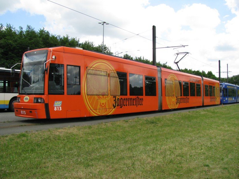 Straenbahn-Zug vom Typ Schwerin 2001, Nr. 813 der Nahverkehr Schwerin -NVS- mit Werbung fr Jgermeister, Schwerin 30.08.2008