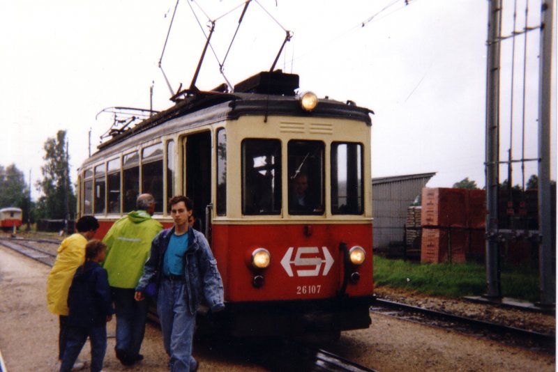 straenbahnnlicher Triebwagen in der Nhe vom Attersee