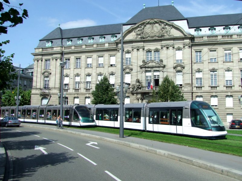 Straenbahnkreuzung in der Nhe der Bibliothque Nationale et Universitaire de Strasbourg;080829