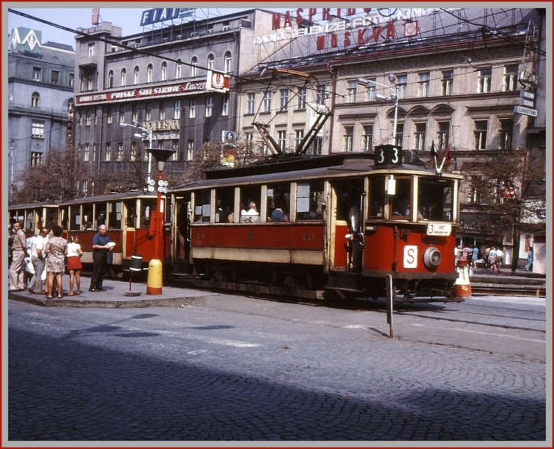 Strassenbahnlinie 3 auf dem Wenzelsplatz in Prag. (Archiv 07/3)