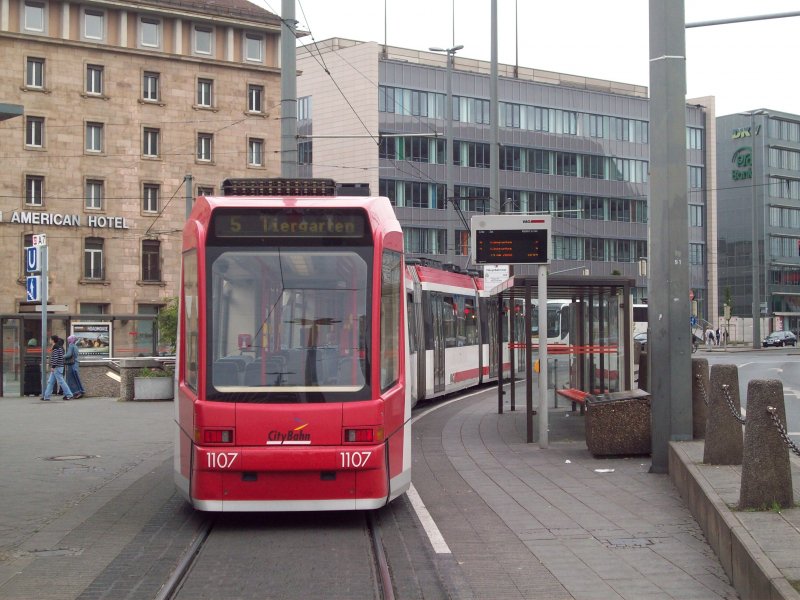 Stra�enbahnlinie 5 Richtung Tiergarten am 
Hauptbahnhof N�rnberg.(15.06.08)
