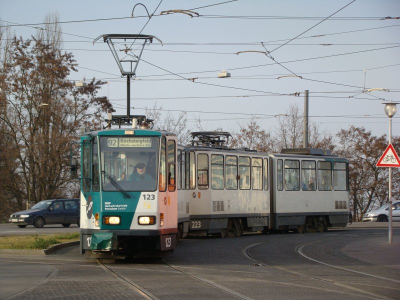 Stra�enbahntriebzug 123/223 am Potsdamer Hbf. Aufgenommen am 26.12.2007