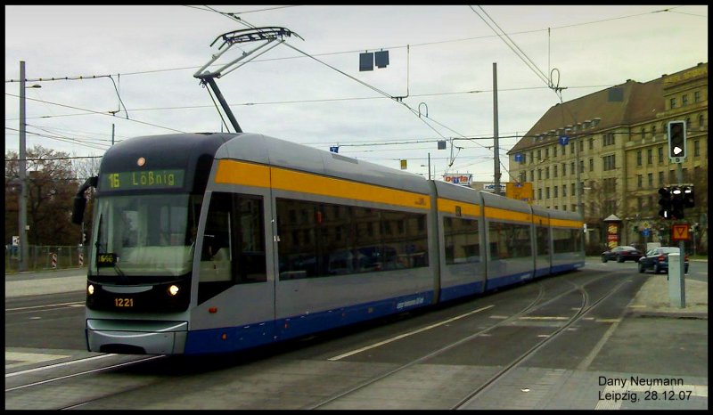 Straenbahnwagen 1221 fhrt hier als Linie 16 nach Lnig gleich in die Strabahaltestelle Leipzig Hbf ein. Aufgenommen mit meinem neuen Handy zum Test. Bitte einen Kommentar schreiben wie ihr das findet. Aufgenommen am 28.12.07.