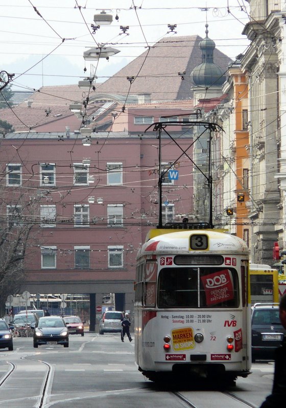 Straenbahnwagen N 72 in den Strassen von Innsbruck am 08.03.08.