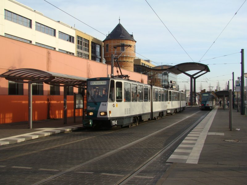 Stra�enbahnzug 154 am Potsdamer Hbf. Aufgenommen am 26.12.2007