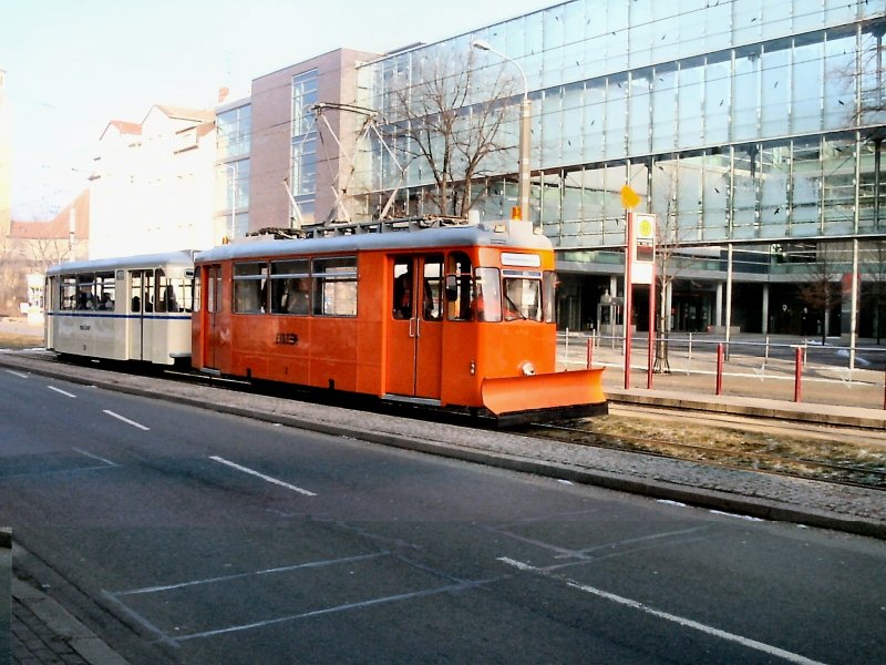 Strassenbahnzug Typ Gotha bei Sonderfahrt in Erfurt, umgebaut als Dienstwagen mit Schneepflug. Die Befrderung der Fahrgste erfolgte im Beiwagen, 2006