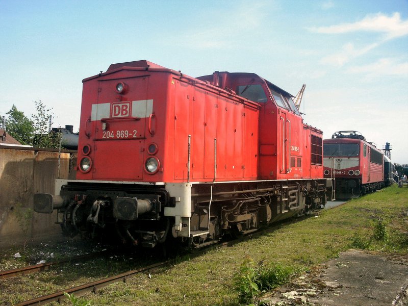 Streckendiesellokomotive V 100 der Deutschen Reichsbahn, hier im Mai 2003 im ehem. Bw Weimar als 204 869-2 der Deutschen Bahn