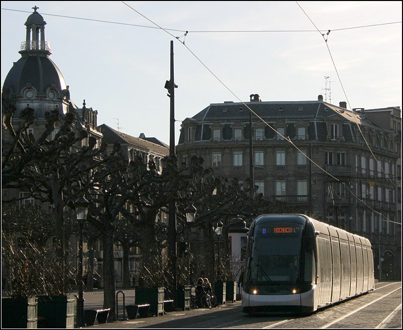 Streiflicht - 

Eine Citadis-Tram auf der Linie B am Place Broglie. 

06.03.2008 (M)