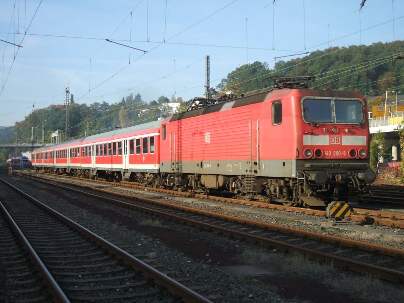 Streik machts mglich! 143 290-5 mit einer RB91 (Ruhr-Sieg-Bahn) am Haken abgestellt im Bahnhof Siegen 05.10.2007