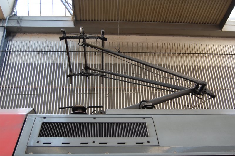 Stromabnehmer der 101 022 in M�nchen Hbf (Aufnahme vom 29.04.07) 