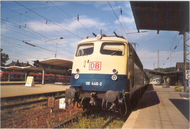 Stuttgarter 110 446-2 im Sommer 1999 in Tbingen