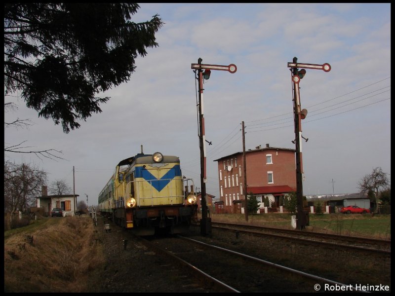 SU42 537 mit Regionalzug aus Zgorzelec nach Jelenia Gora am 14.03.2009 in Jerzmanki