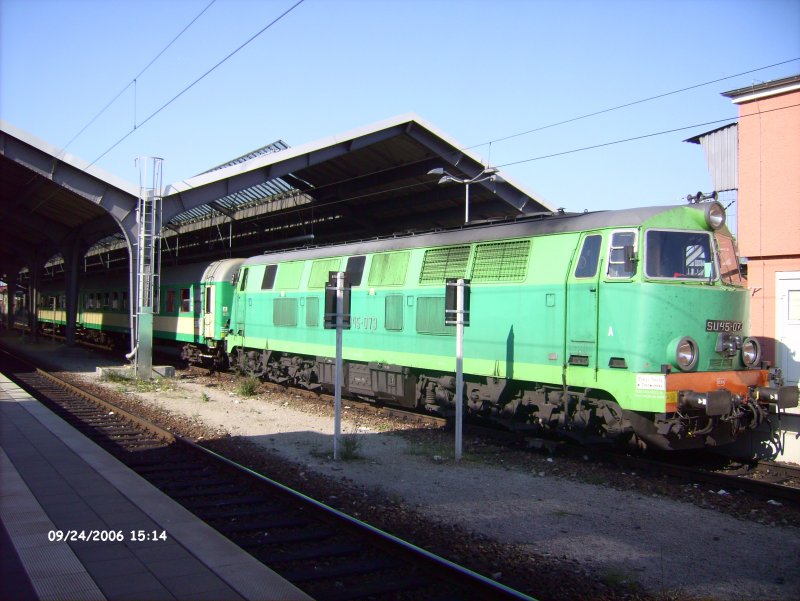 SU45 073 steht mit den Poznan Express in Frankfurt/Oder bereit.24.09.06