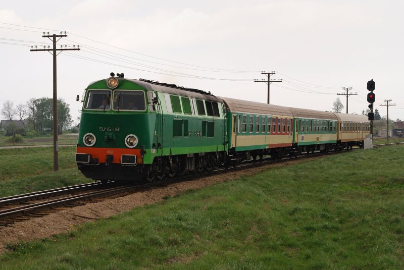 SU45 - 118 mit D91002 an der Ausf. Sestokai (06.05.2009)