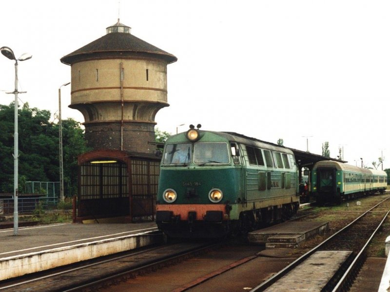 SU45-184 mit Zug 33223 Gorzw Wielkopolski-Kostrzyn auf Bahnhof Kostrzyn am 18-7-2005. Bild und scan: Date Jan de Vries. 