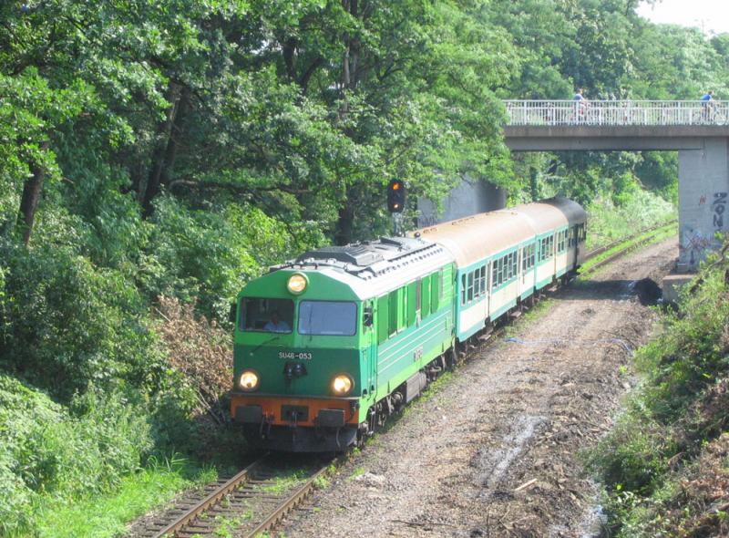 SU46-053 mit Zug 5524 Zgorzelec (Grlitz) - Wegliniec (Kohlfurt) bei Einfahrt in die Station Zgorzelec Miasta (Grlitz-Innenstadt) - 16.07.2005
