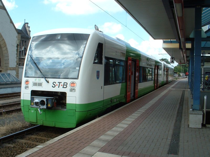 Sd-Thringen-Bahn nach Sonneberg abfahrbereit am Bahnhof Eisenach.
03.08.2006 13:06