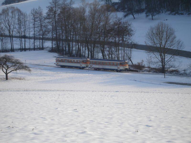 SWEG MAN Triebwagen VT9 mit VT? bei Untergimpern am 03.03.05 