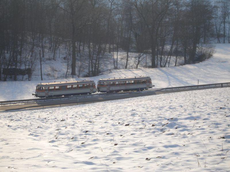 SWEG MAN Triebwagen VT9 mit VT? kurz vor Helmhof am 03.03.05 