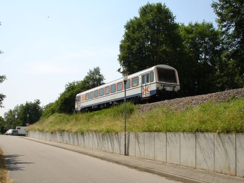SWEG VS204 am 05.07.06 in Neckarbischofsheim Nord.
Aufnahme aus Richtung Bernaustraße.