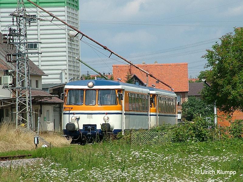 SWEG VT 9 (MAN) mit Steuerwagen am 21.07.2004 bei der Ausfahrt im Bahnhof Hffenhardt in Richtung Neckarbischofsheim.