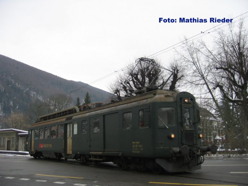 Swiss Train BDe auf dem Weg nach Balsthal am 20.12.08 auf dem Bahnbergang in der Talbrcke