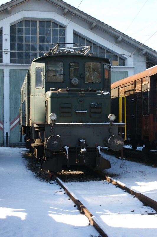 Swisstrain Ae 3/6 10693 aufgenommen vor dem Depot in Payerne.