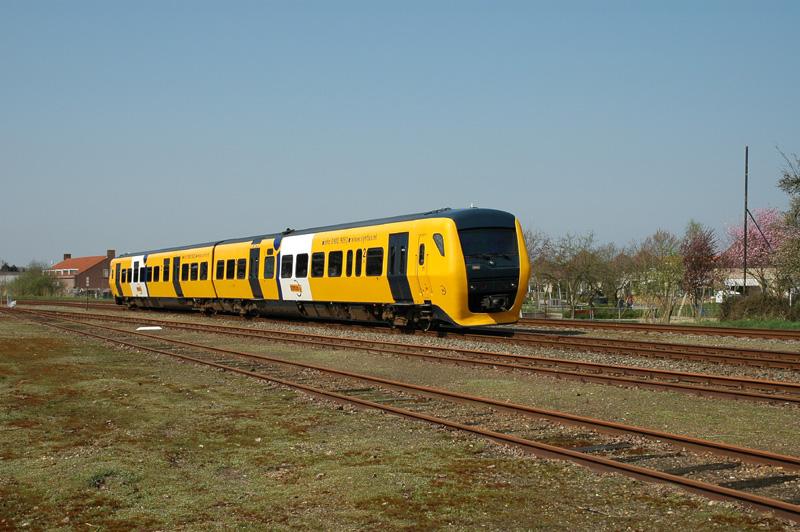 Syntus 53 (ex NS) kurz vor Bahnhof Kesteren 04.04.2005